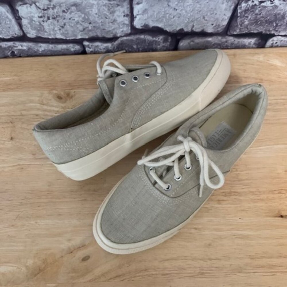 American Eagle Vintage Oatmeal Colored Sneakers